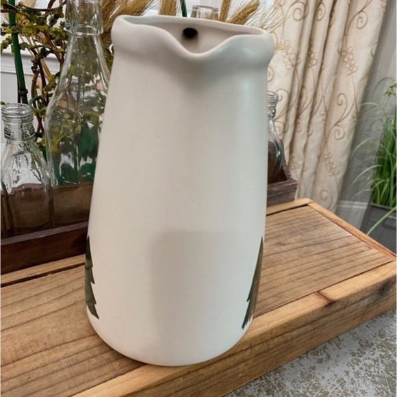 TABLE TOPS UNLIMITED” CHRISTMAS TREE WHITE HOLIDAY PITCHER - Picture 3 of 6